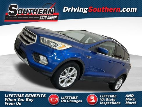 Used 2017 Ford Escape SE w/ Equipment Group 201A AWD/4WD image 1