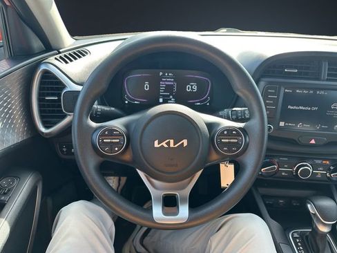 Used 2023 Kia Soul LX w/ LX Technology Package FWD image 12