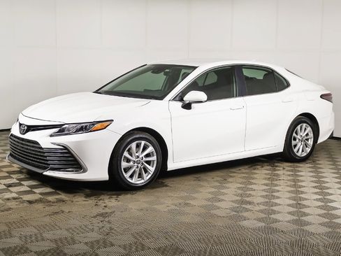 Used 2024 Toyota Camry LE image 5