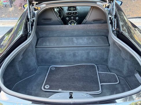 Used 2019 Aston Martin V8 Vantage Coupe RWD image 17