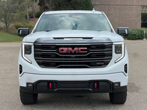 Used 2024 GMC Sierra 1500 AT4 w/ Technology Package AWD/4WD image 41