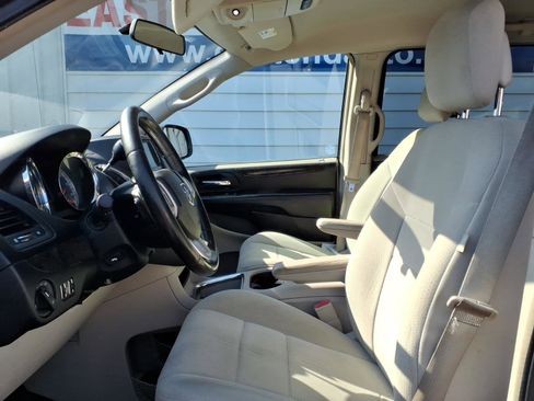 Used 2011 Dodge Grand Caravan Crew w/ Entertainment Group 1 image 9