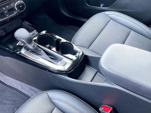 Used 2025 Chevrolet Trax ACTIV w/ Sunroof Package image 17