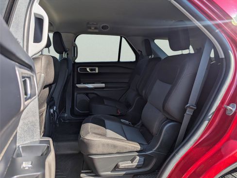 Used 2022 Ford Explorer XLT RWD image 38