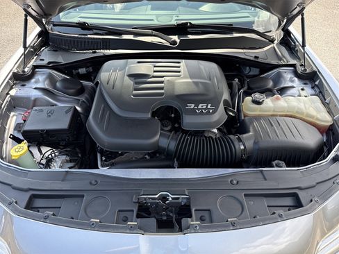 Used 2018 Chrysler 300 Limited w/ Safetytec Plus Group image 33