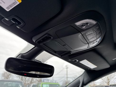 Used 2023 Chrysler Pacifica Limited w/ Uconnect Theater Family Group FWD image 29