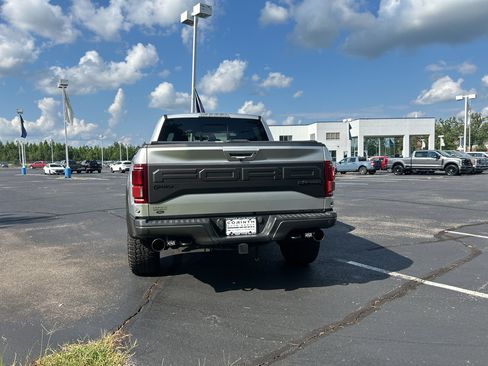 Used 2018 Ford F150 Raptor w/ Equipment Group 802A Luxury AWD/4WD image 6