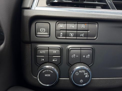 Used 2025 Chevrolet Tahoe LT AWD/4WD image 19