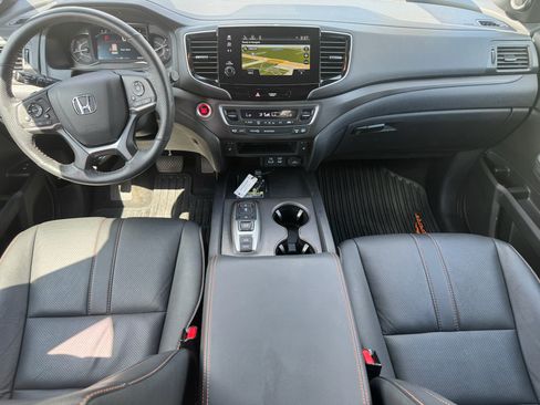 Certified 2024 Honda Passport TrailSport image 2