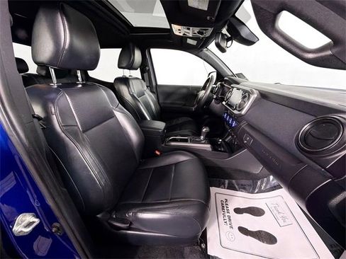 Used 2022 Toyota Tacoma TRD Off-Road image 28