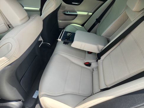 Used 2023 Mercedes-Benz C 300 4MATIC Sedan image 31