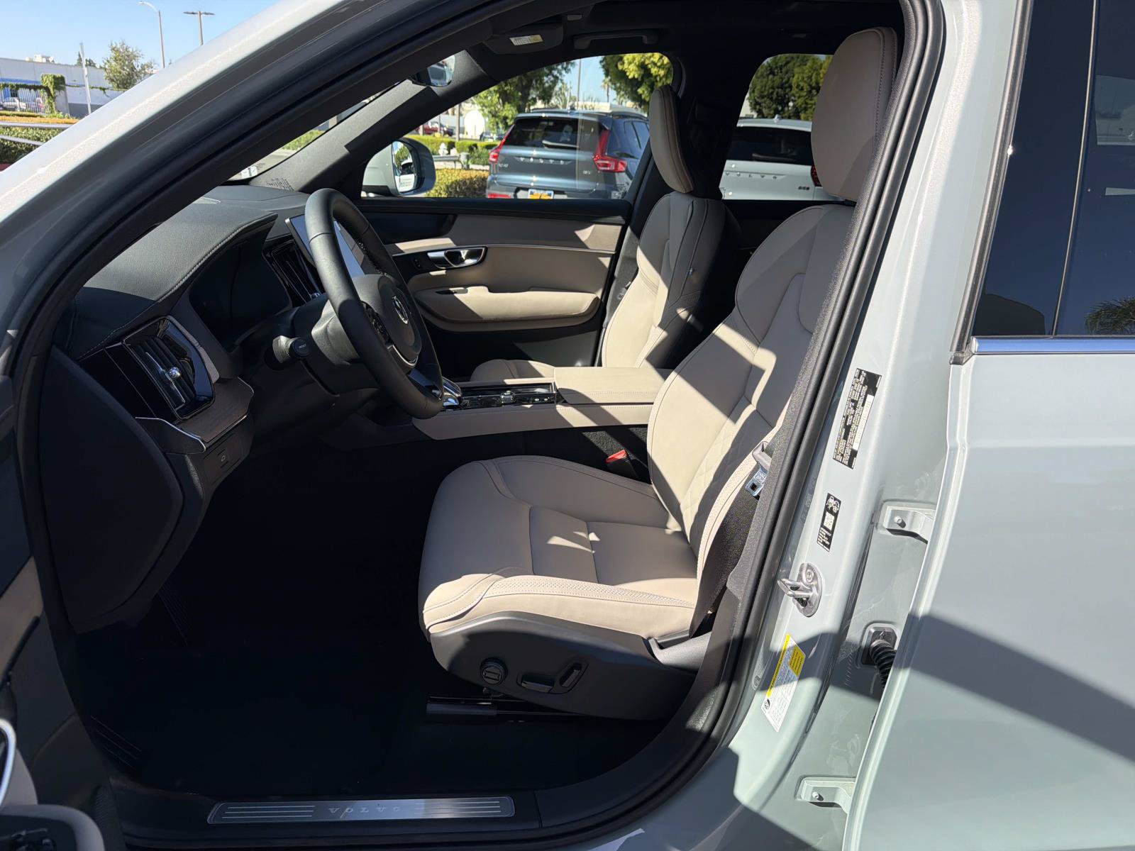New 2027 Volvo XC90 B6 Plus AWD/4WD image 13