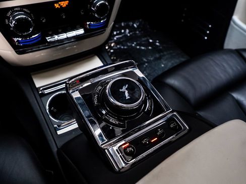 Used 2019 Rolls-Royce Phantom Sedan RWD image 43