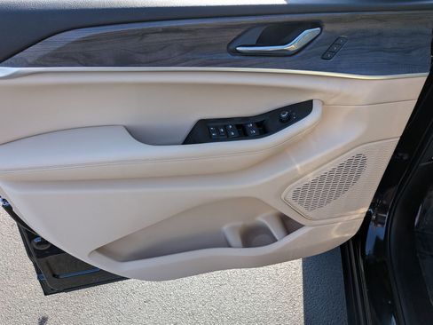 Certified 2025 Jeep Grand Cherokee L Limited w/ Black Appearance Package image 11