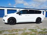 New 2024 Chrysler Pacifica Limited w/ Uconnect Theater Family Group image 2