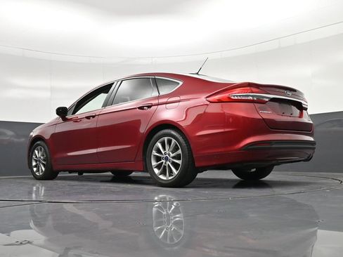 Used 2017 Ford Fusion SE w/ Fusion SE Technology Package FWD image 30