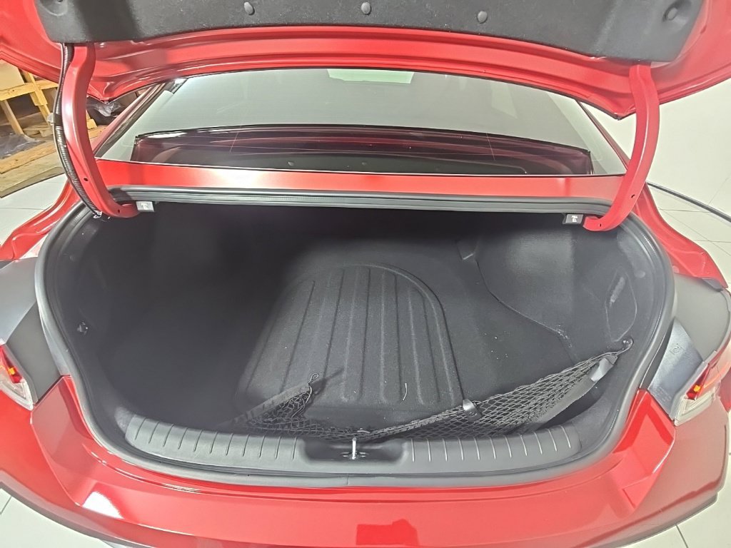 Certified 2025 Hyundai Elantra SEL FWD image 31