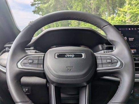 Used 2024 Jeep Compass Latitude AWD/4WD image 25