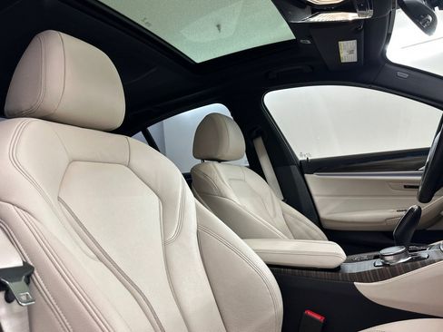 Certified 2023 BMW 530e w/ M Sport Package image 31