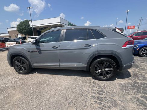 Used 2021 Volkswagen Atlas Cross Sport SE w/ Panoramic Sunroof Package FWD image 4