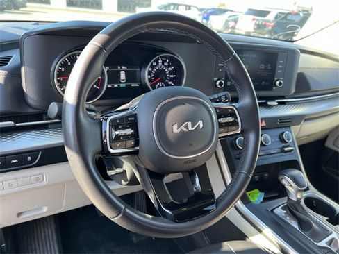 Certified 2024 Kia Carnival LX image 14