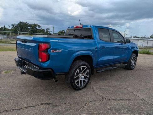 Used 2023 Chevrolet Colorado Z71 w/ Z71 Convenience Package 2 AWD/4WD image 4
