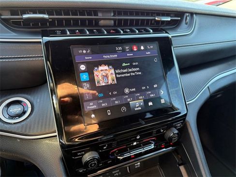 Used 2024 Jeep Grand Cherokee L Laredo image 12