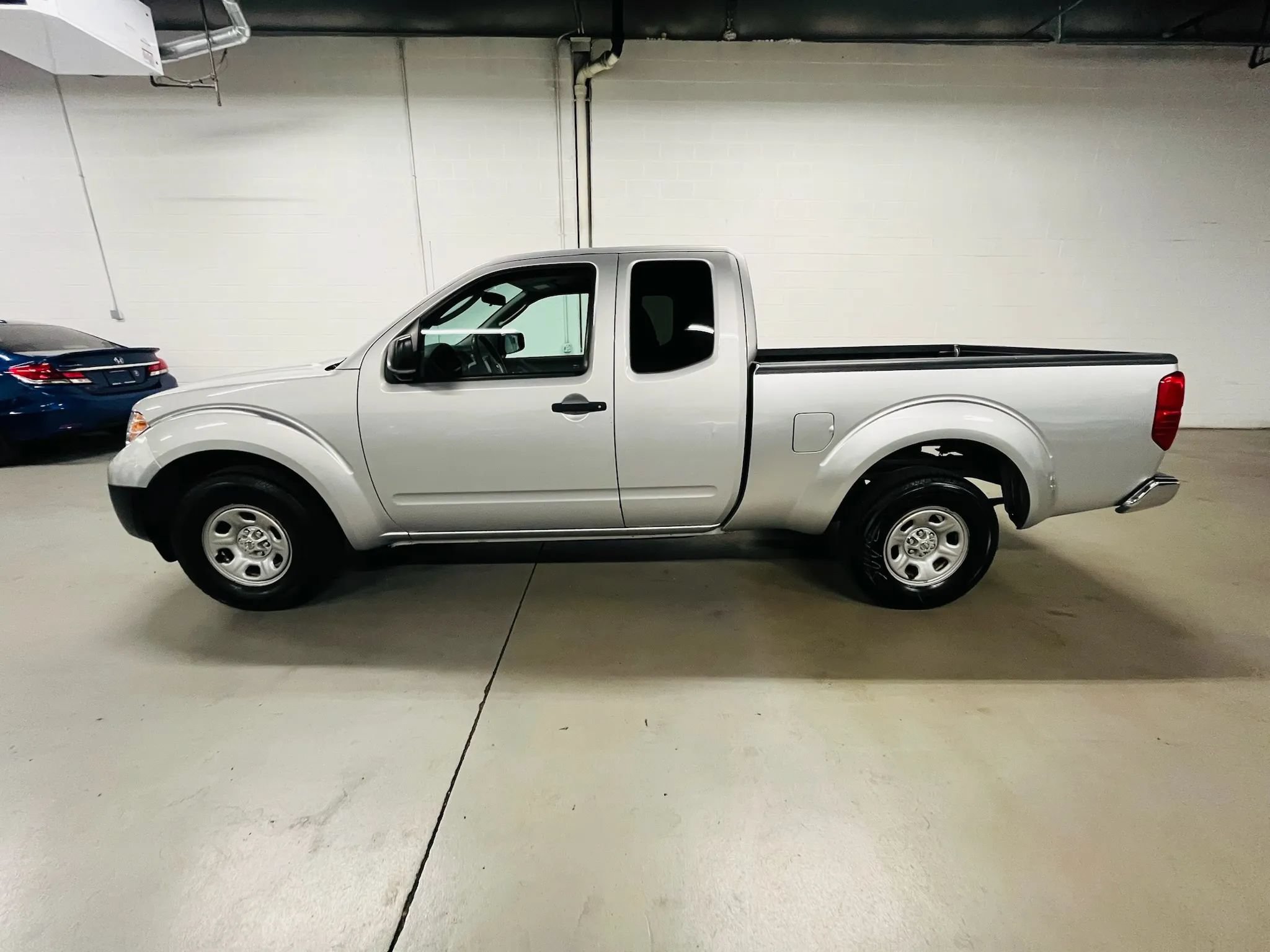 Used 2010 Nissan Frontier XE w/ XE Preferred Pkg RWD image 5