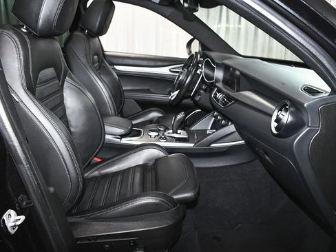 Used 2023 Alfa Romeo Stelvio Veloce image 58