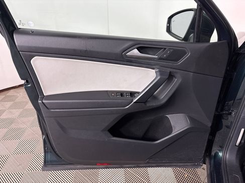 Used 2019 Volkswagen Tiguan SE w/ Panoramic Sunroof Package FWD image 16