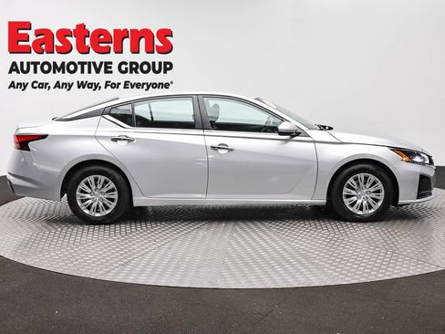 Used 2023 Nissan Altima 2.5 S FWD image 4