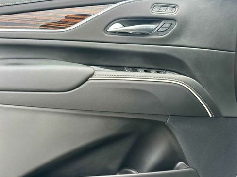 Used 2024 Cadillac Escalade Premium Luxury image 13
