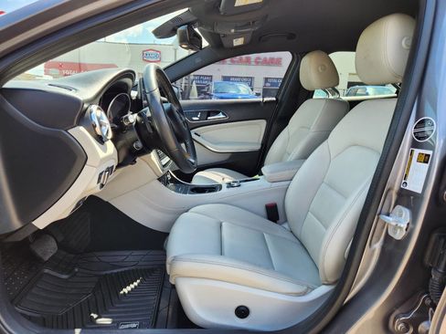 Used 2018 Mercedes-Benz GLA 250 4MATIC w/ Convenience Package image 11