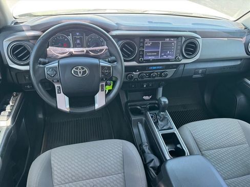 Used 2022 Toyota Tacoma SR5 AWD/4WD image 15