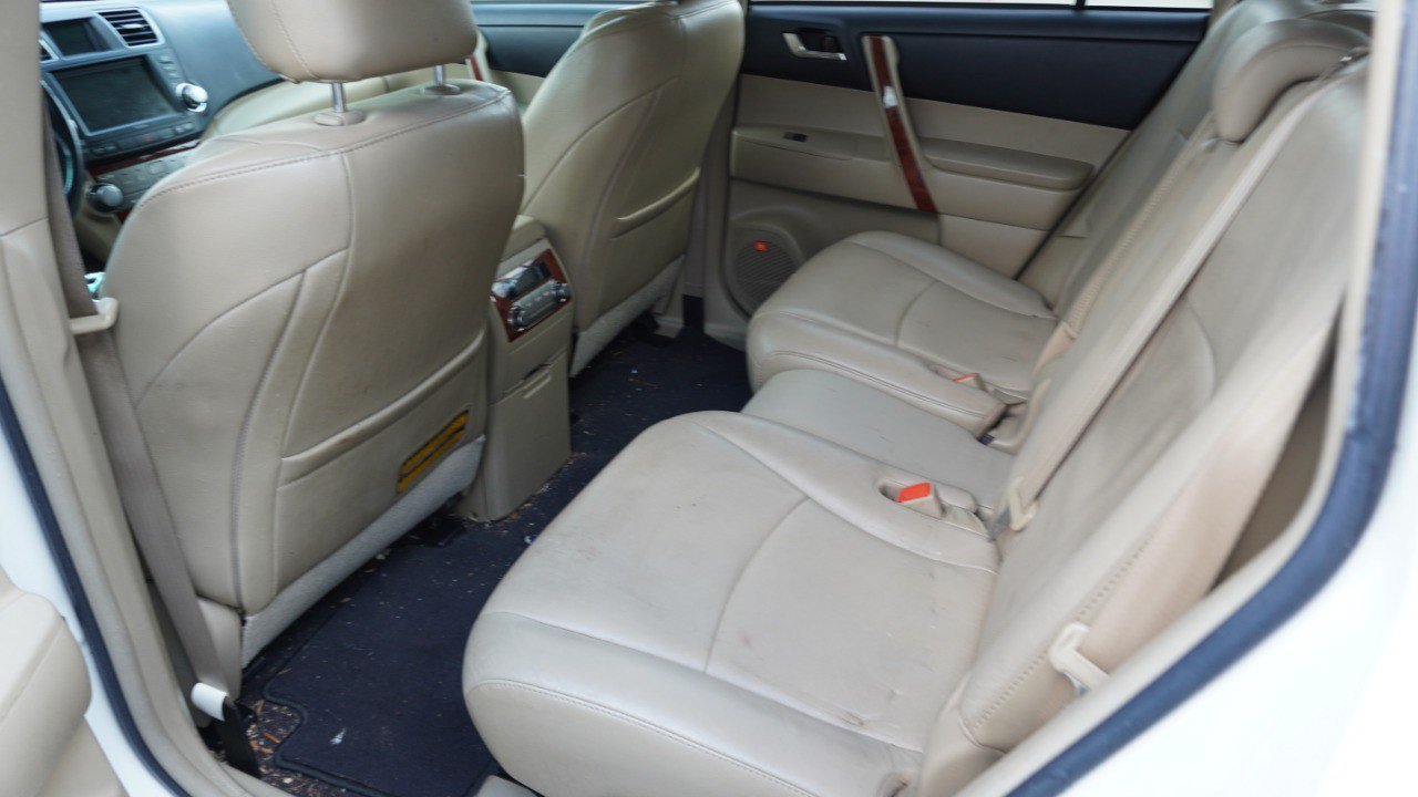 Used 2011 Toyota Highlander Limited w/ Tow Pkg FWD image 13