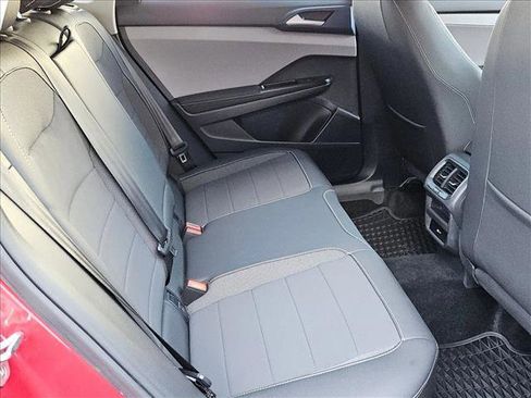 Used 2024 Volkswagen Taos SE image 19