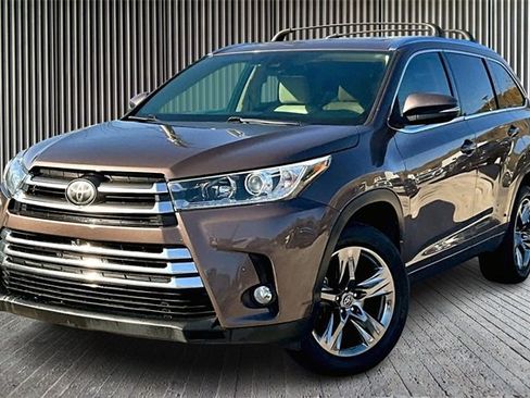 Used 2017 Toyota Highlander Limited Platinum image 1