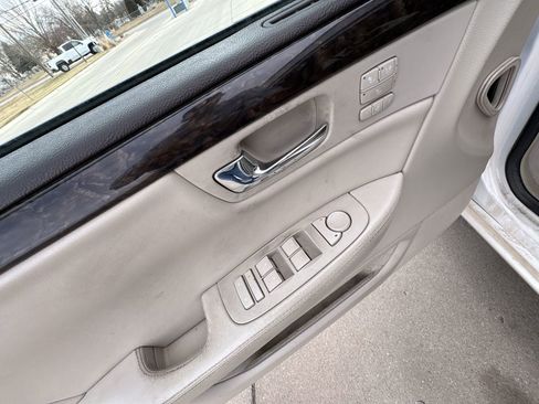 Used 2008 Cadillac DTS w/ Sun And Sound Package image 21