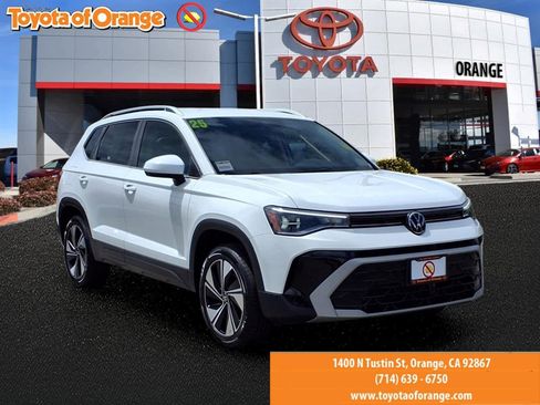 Used 2025 Volkswagen Taos SE AWD/4WD image 1