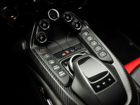Used 2019 Aston Martin V8 Vantage Coupe RWD image 50