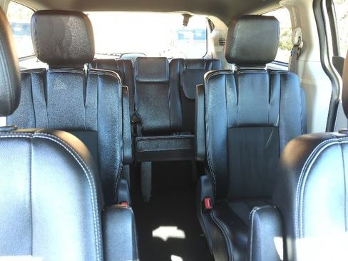 Used 2019 Dodge Grand Caravan SXT image 21