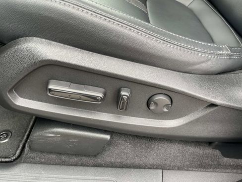 Used 2025 Honda Pilot EX-L image 19