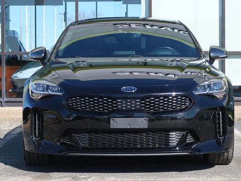 Used 2018 Kia Stinger GT2 image 2