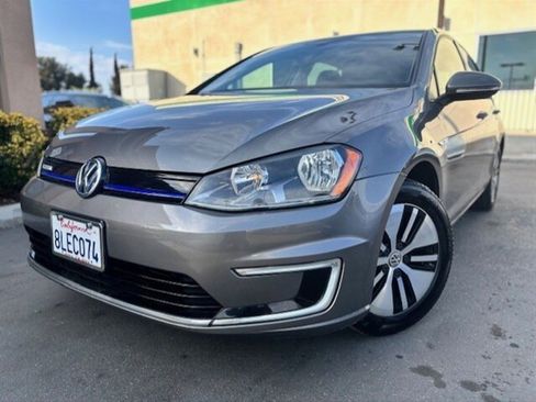 Used 2016 Volkswagen e-Golf SE w/ DC Fast Charging Package image 1