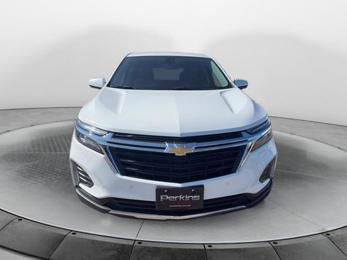 Used 2024 Chevrolet Equinox LT AWD/4WD image 2