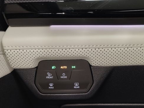 Certified 2025 Volkswagen Atlas Cross Sport SEL Premium R-Line image 31