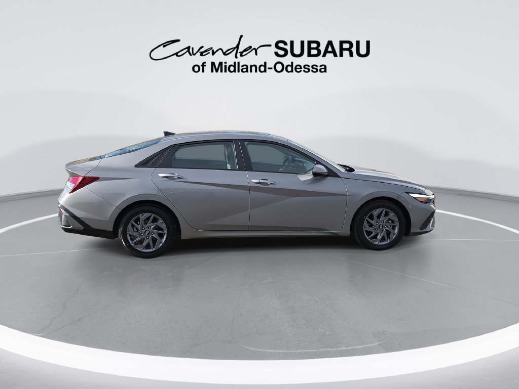 Used 2024 Hyundai Elantra SEL FWD image 9