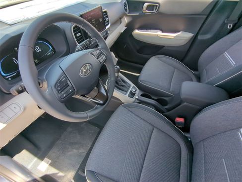 New 2025 Hyundai Venue Limited image 17