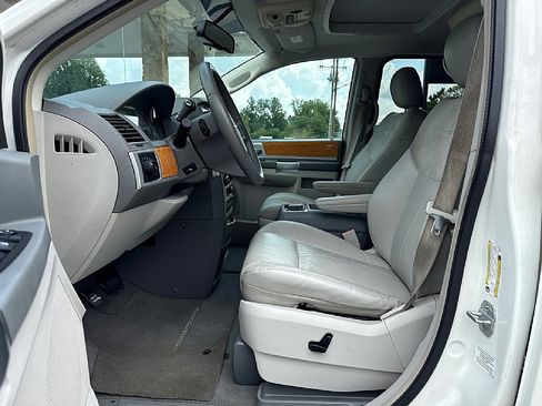 Used 2008 Chrysler Town & Country Limited w/ Entertainment Group #3 image 11