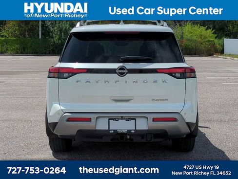 Used 2023 Nissan Pathfinder Platinum FWD image 4